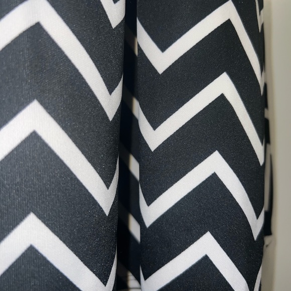 Chevron Black & White Pleated Skirt - Picture 3 of 3